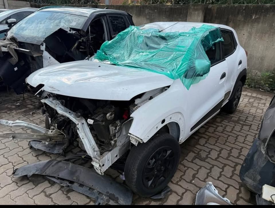 Renault kwid stripping for spares - Private Seller