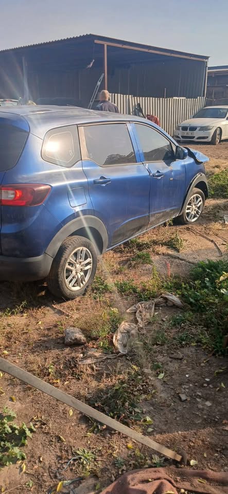 2022 RENAULT TRIBER STRIPPING FOR SPARES!!!!