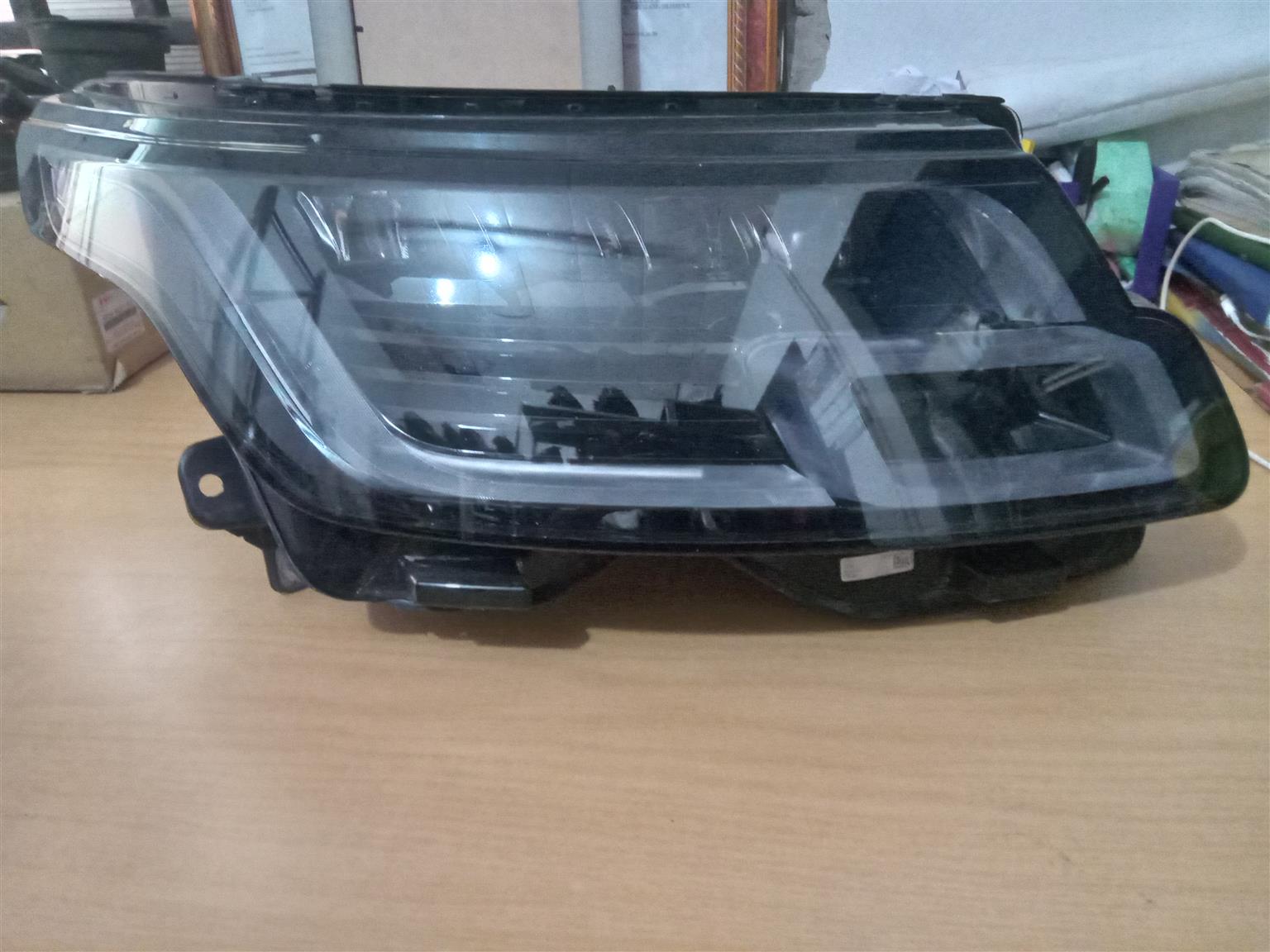 2022 Range Rover Vogue Headlight - Private Seller 2022 Range Rover Vogue Headlight - Private Seller