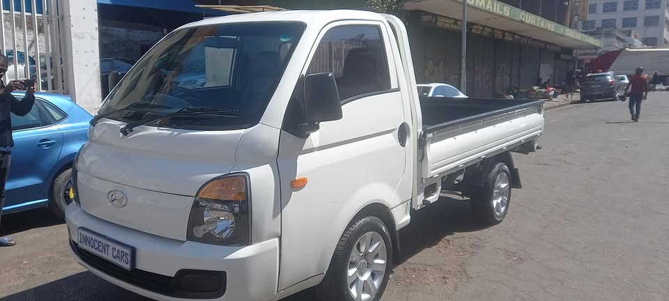 2007 HYUNDAI BAKKIE H100 2.6 DIESEL, WHITE COLOUR, 106000KM