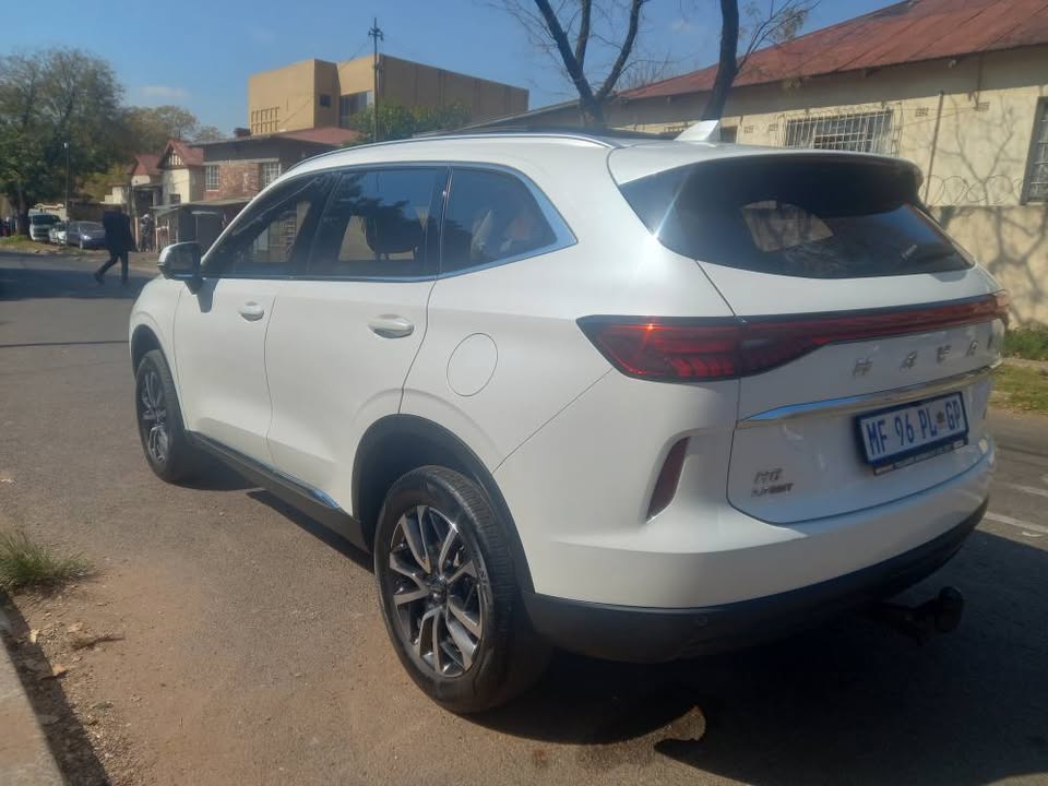 2021 HAVAL H6 PETROL,AUTOMATIC, WHITE, 35000KMS, R285,000 SPARE KEY, SERVICE BOOK. REVERSE CAMERA