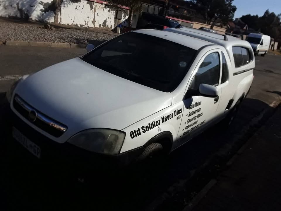 2008 corsa bakkie start and go