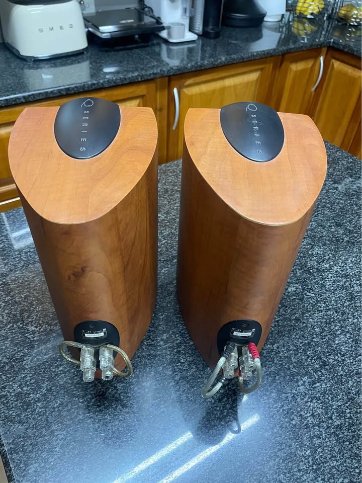 KEF iQ1 Bookshelf Speakers