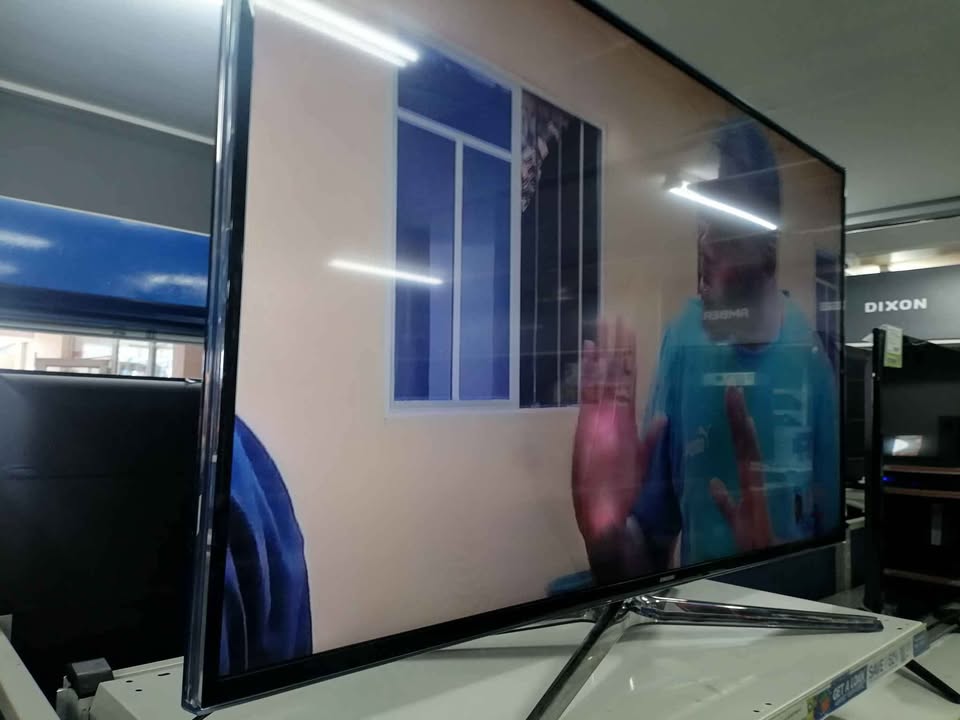 SAMSUNG 48" SMART TV