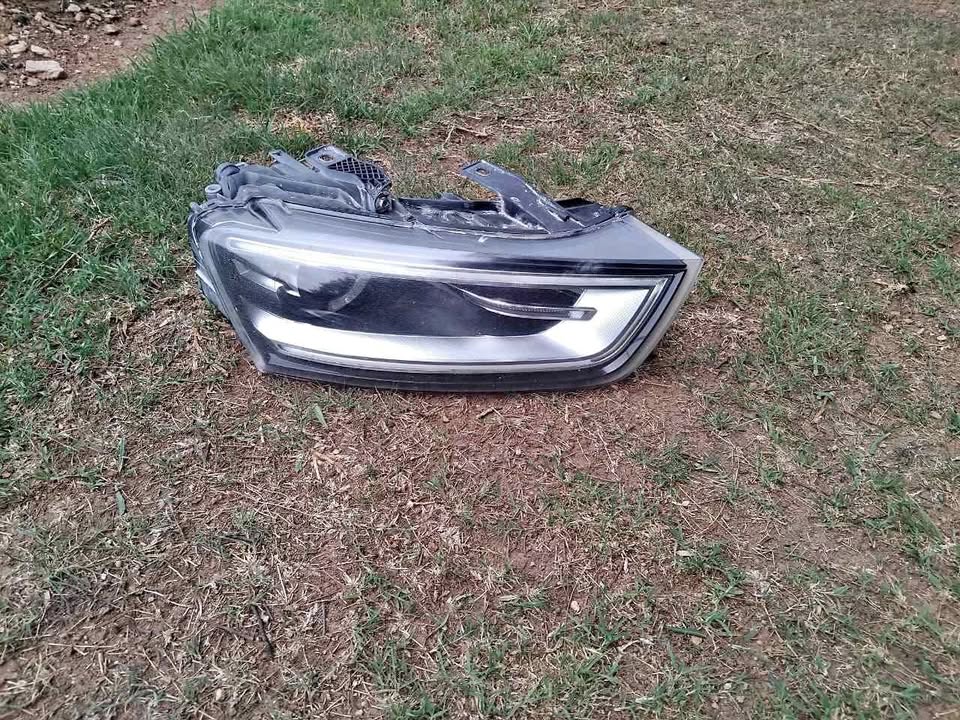 AUDI Q3 headlights for sell in good condition nice and clean - Private Seller AUDI Q3 headlights for sell in good condition nice and clean - Private Seller