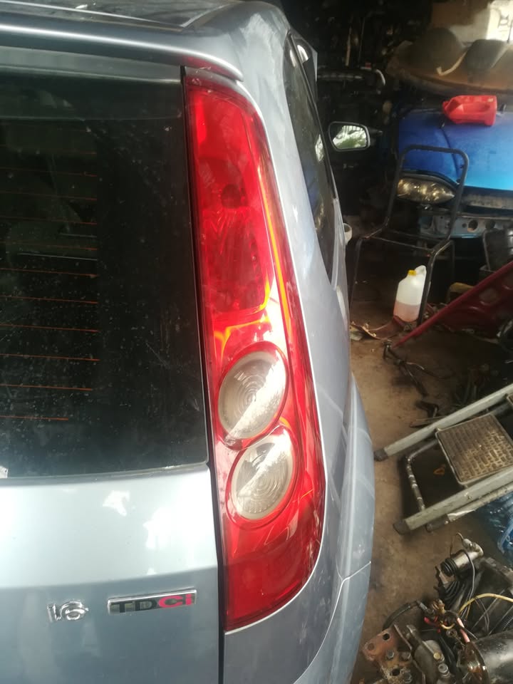 FORD FIESTA 1.6 TDCI RIGHT REAR TAIL LIGHT - Private Seller FORD FIESTA 1.6 TDCI RIGHT REAR TAIL LIGHT - Private Seller