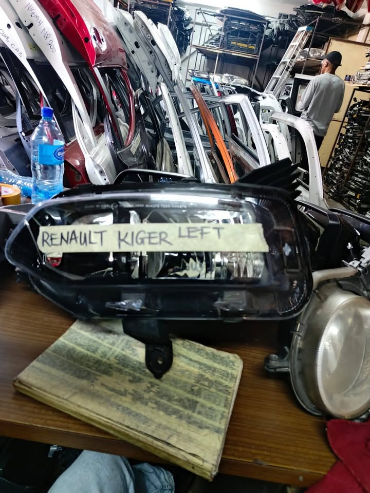 Renault kiger left head lamp - Private Seller Renault kiger left head lamp - Private Seller