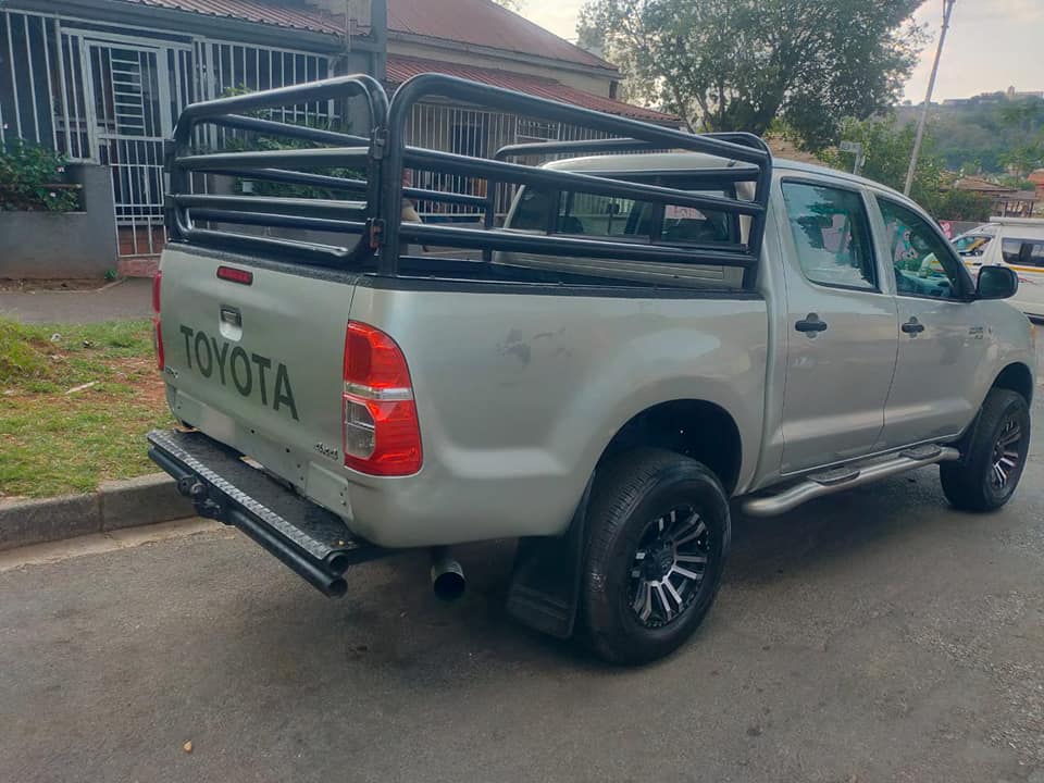 2006 TOYOTA HILUX D-CAB 2.5 D4D DIESEL, MANUAL, SILVER COLOR, MILEAGE 105000KMS