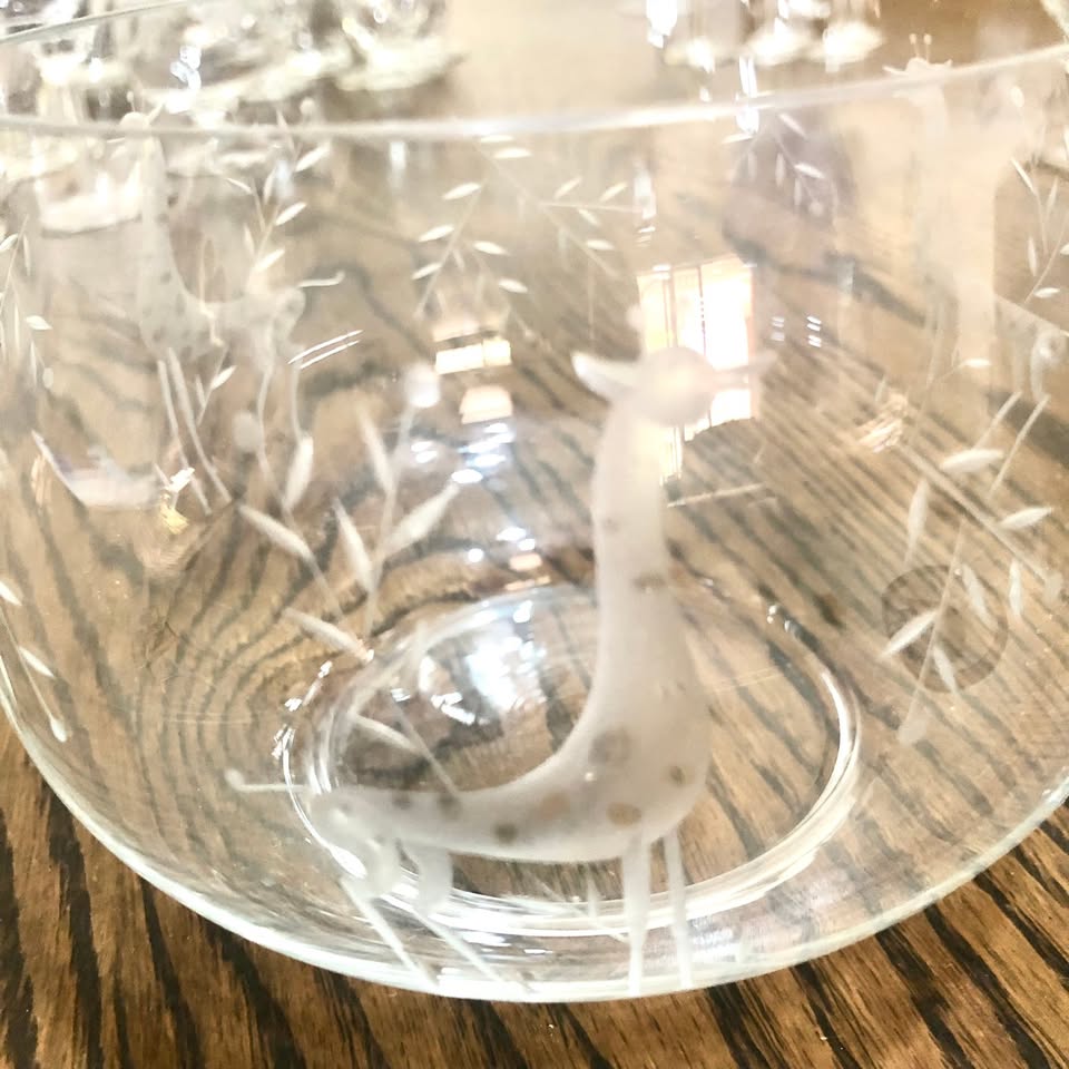 Vintage Exotic Elegance: Medium Glass Bowl with Giraffe and Leaf Design