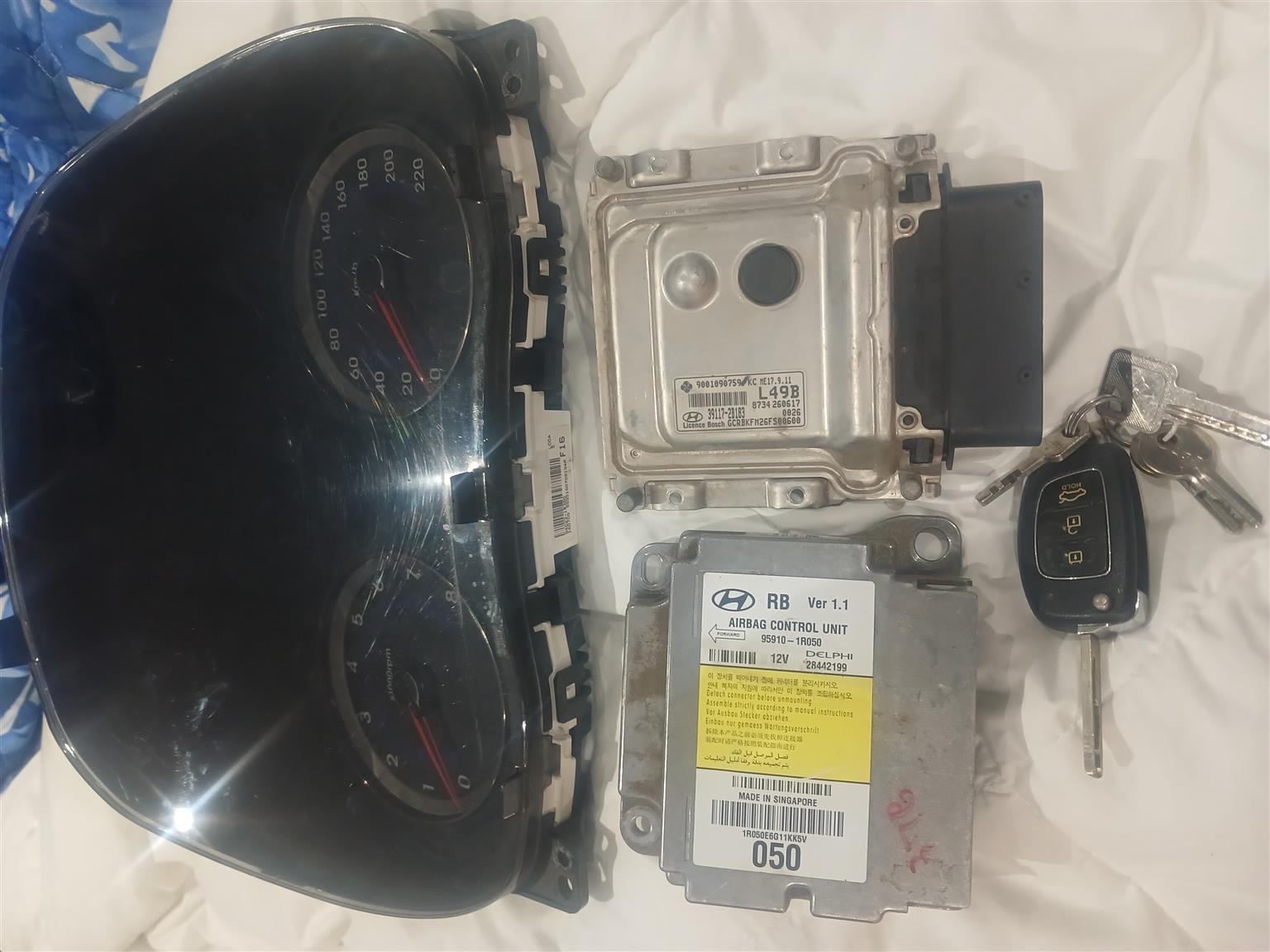 Different computer box and lockset available  Hyundai accent - Private Seller