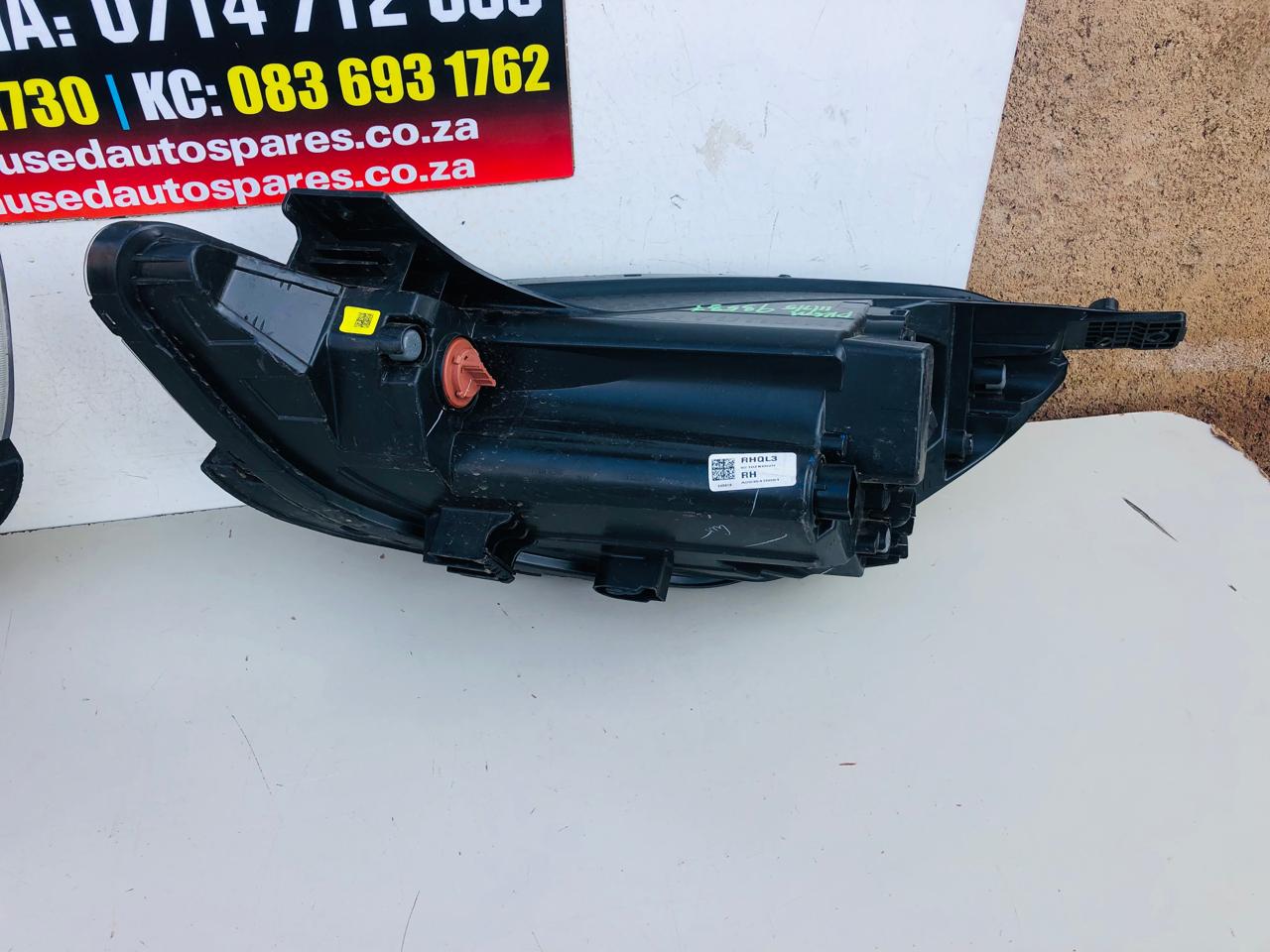 Hyundai Grand i10 left and right side headlight (22-24) - Private Seller Hyundai Grand i10 left and right side headlight (22-24) - Private Seller