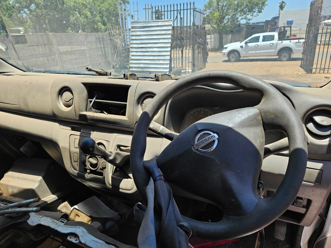 Nissan NV350 2.5 2017 petrol manual stripping for used spares