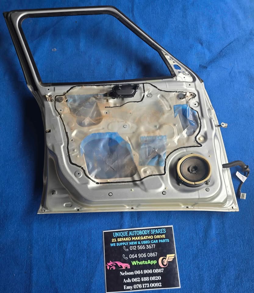 Mahindra TUV 300 Left Front Door Spares - Private Seller