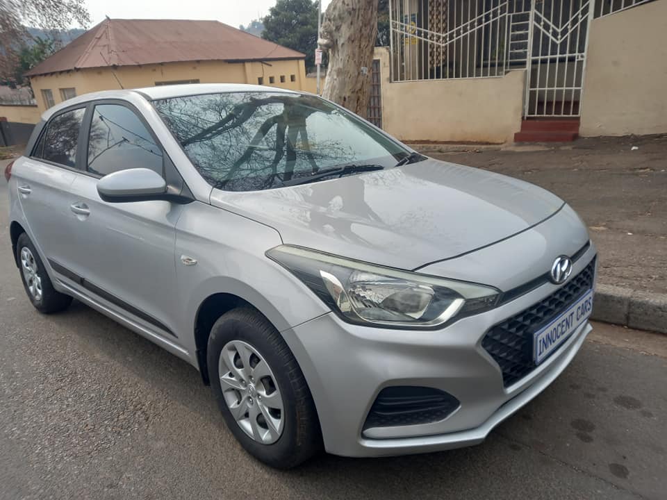 2018 HYUNDAI i20 1.2 ENGINE PETROL, AUTOMATIC, SILVER COLOR, MILEAGE 76000KMS