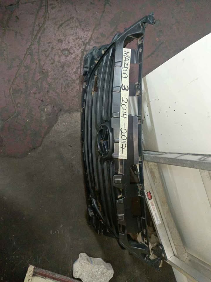 2014 MAZDA 3 GRILL - Private Seller 2014 MAZDA 3 GRILL - Private Seller