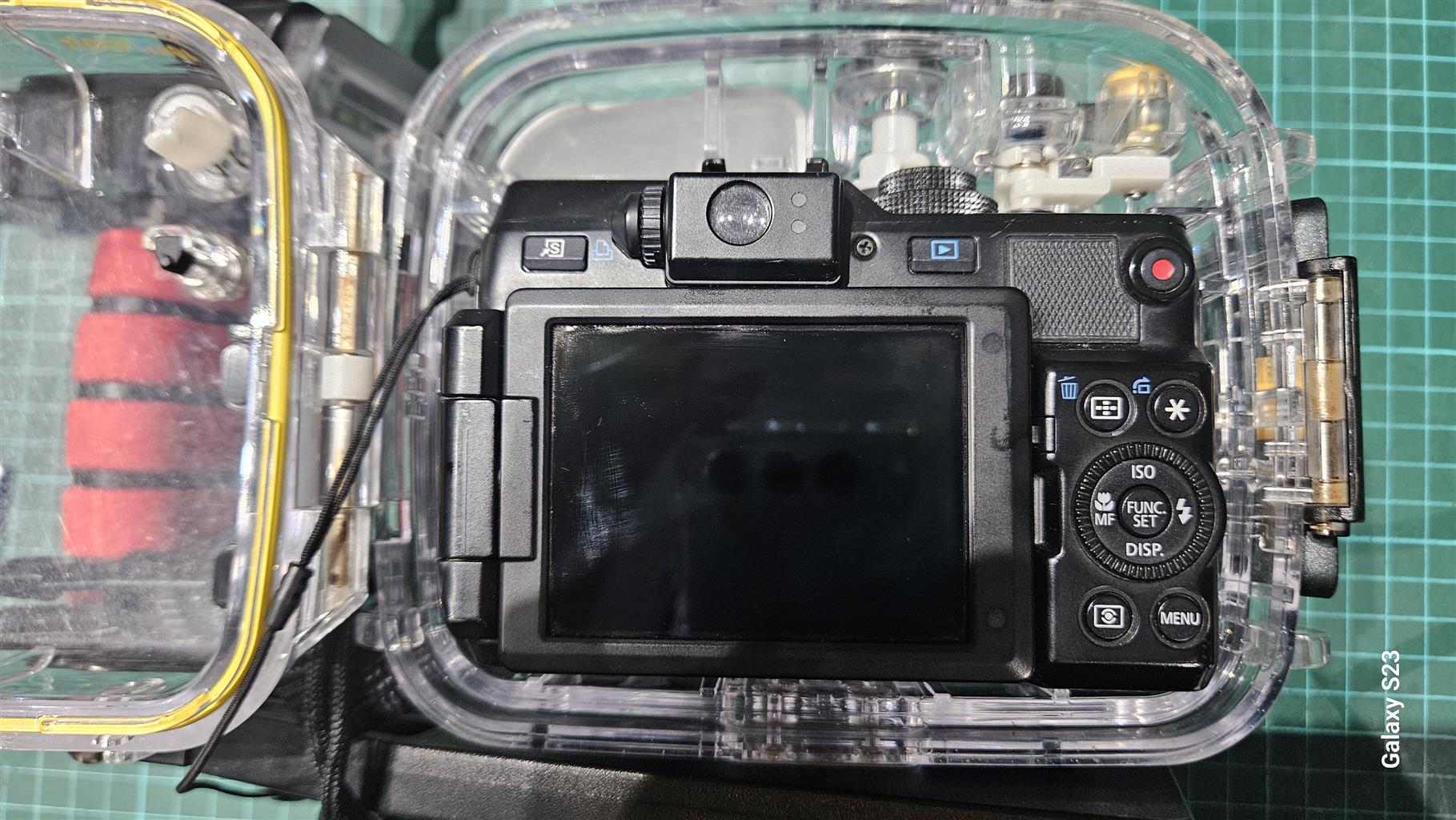 Canon G1X camera with dive housing and ikelite EF35 strobe