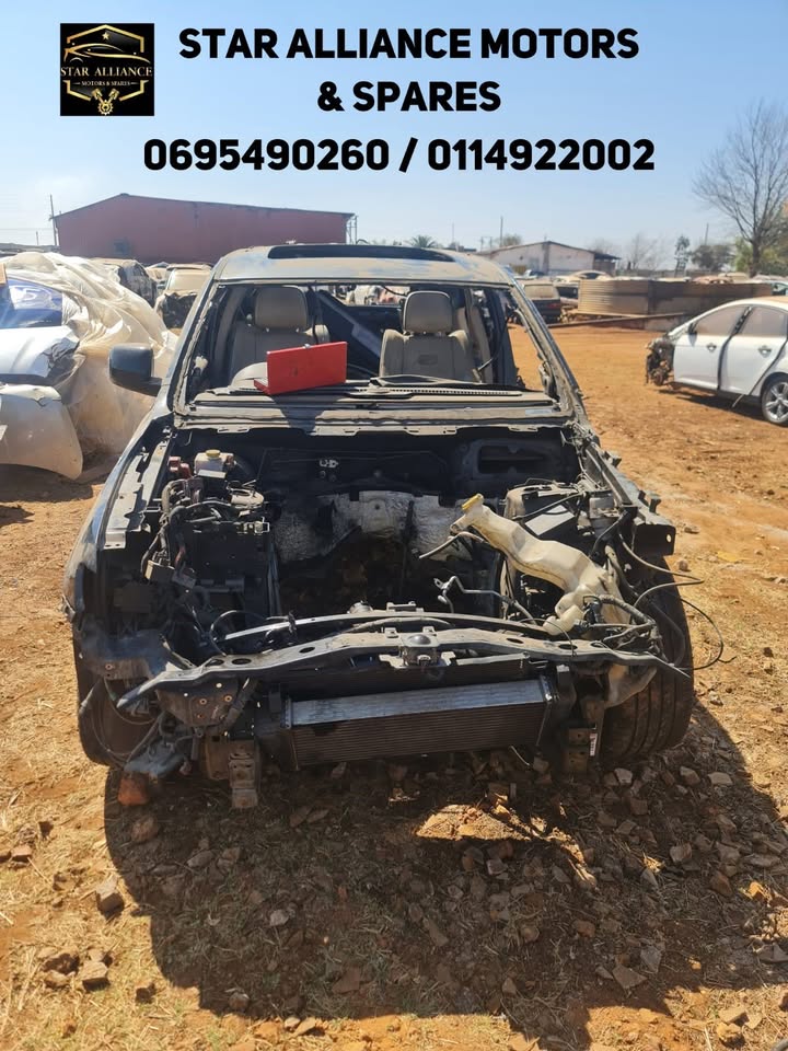JEEP GRAND CHEROKEE 2012-16 CODE 2 STRIPPING FOR SPARES - Private Seller