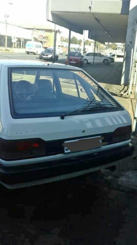 1996 MAZDA 323 HATCHBACK WHITE