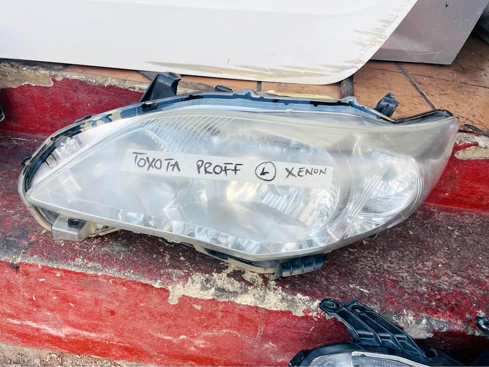 Toyota Professional xenon headlight - Private Seller Toyota Professional xenon headlight - Private Seller