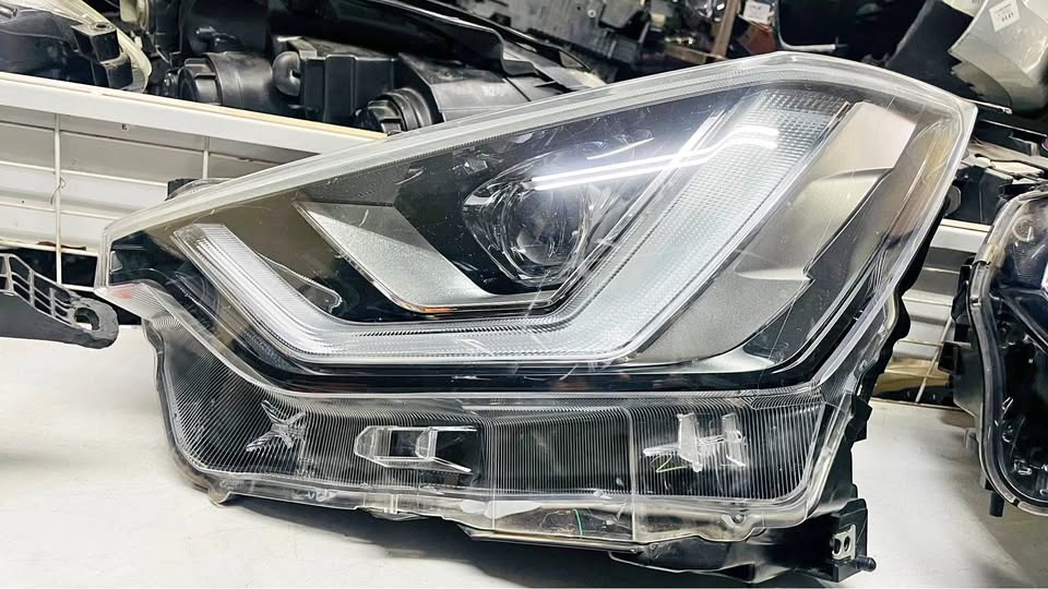 Isuzu D-Max LED headlight - Private Seller Isuzu D-Max LED headlight - Private Seller