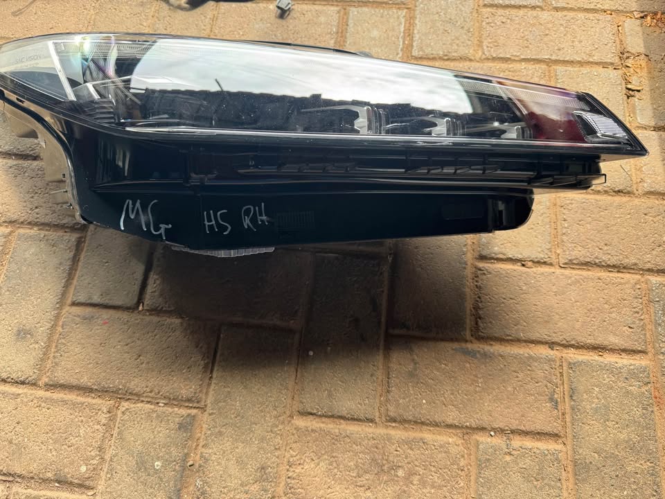 MG HS Headlight Right Side - Private Seller MG HS Headlight Right Side - Private Seller
