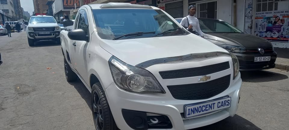 2017 CHEVROLET UTILITY BAKKIE 1.4 MANUAL TRANSMISSION, WHITE COLOUR, 80000KM