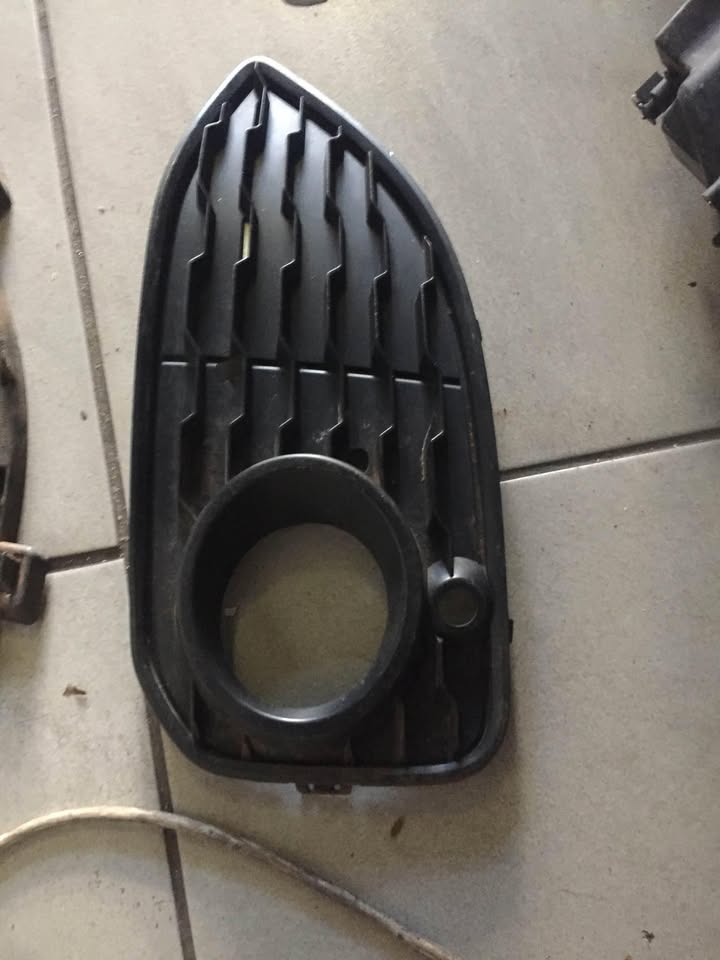 BMW F21 sport forglight grills for sell in good condition nice and clean - Private Seller