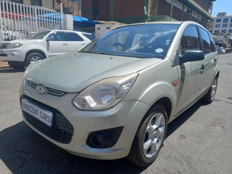 2014 FORD FIGO 1.4 PETROL HATCHBACK, MANUAL TRANSMISSION, GREEN COLOUR
