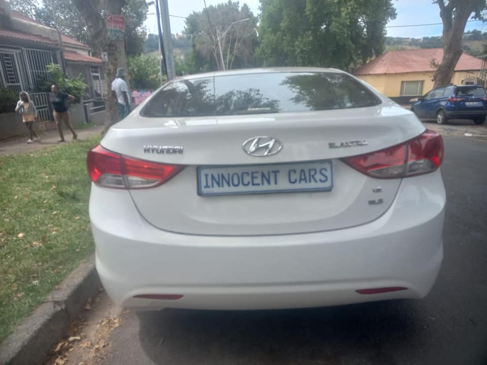 2014 HYUNDAI ELANTRA SEDAN 1.6 PETROL, MANUAL, WHITE COLOR, MILEAGE 88000KMS