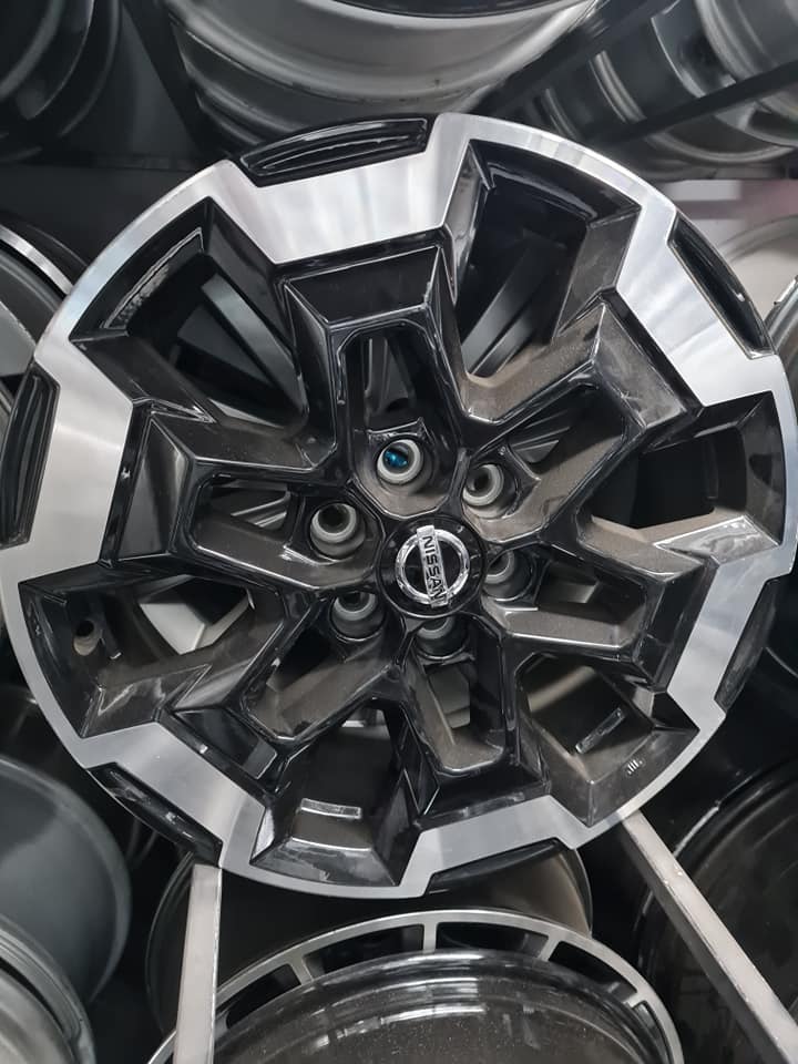 Nissan navara original alloy mags size 17 aset still like new - Private Seller Nissan navara original alloy mags size 17 aset still like new - Private Seller
