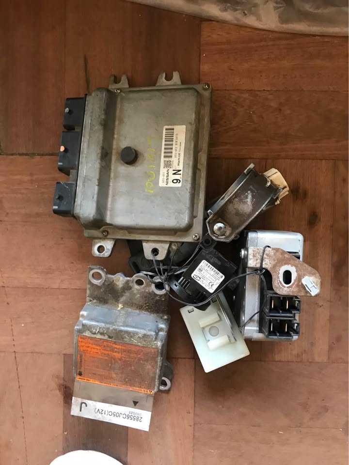 Complete lockset Nissan Lavinia - Private Seller Complete lockset Nissan Lavinia - Private Seller