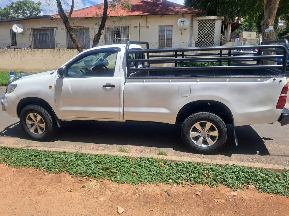 Toyota Hilux single Cab 2.5 D4D 2011 for sale
