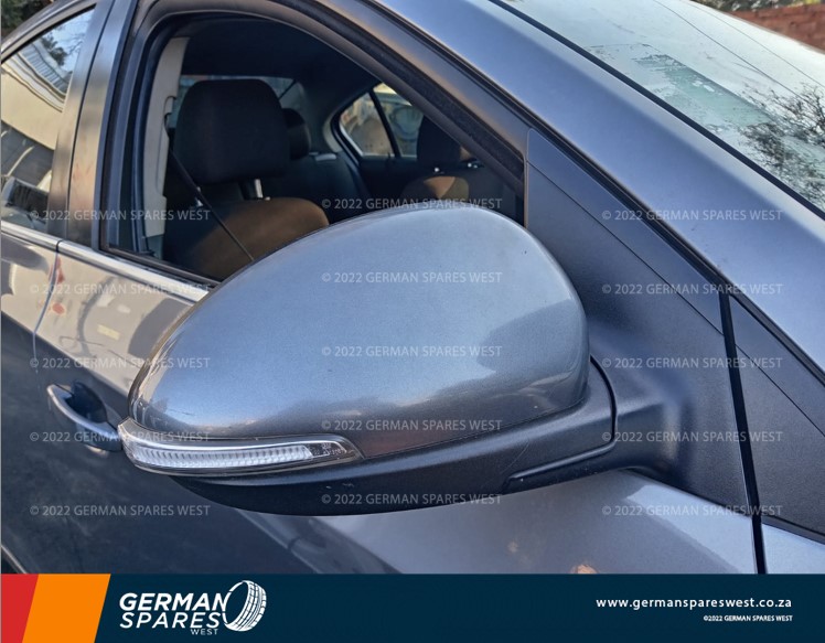 CHEV CRUZE 1.4 2015 RIGHT DOOR MIRROR WITH INDICATOR USED FOR SALE - Private Seller CHEV CRUZE 1.4 2015 RIGHT DOOR MIRROR WITH INDICATOR USED FOR SALE - Private Seller