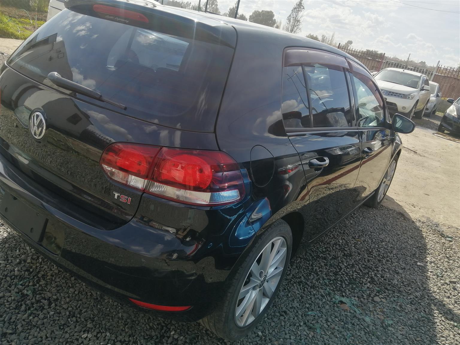 Volkswagen golf six dsg 7 speed supercharger, 17 inch standard alloy wheels.