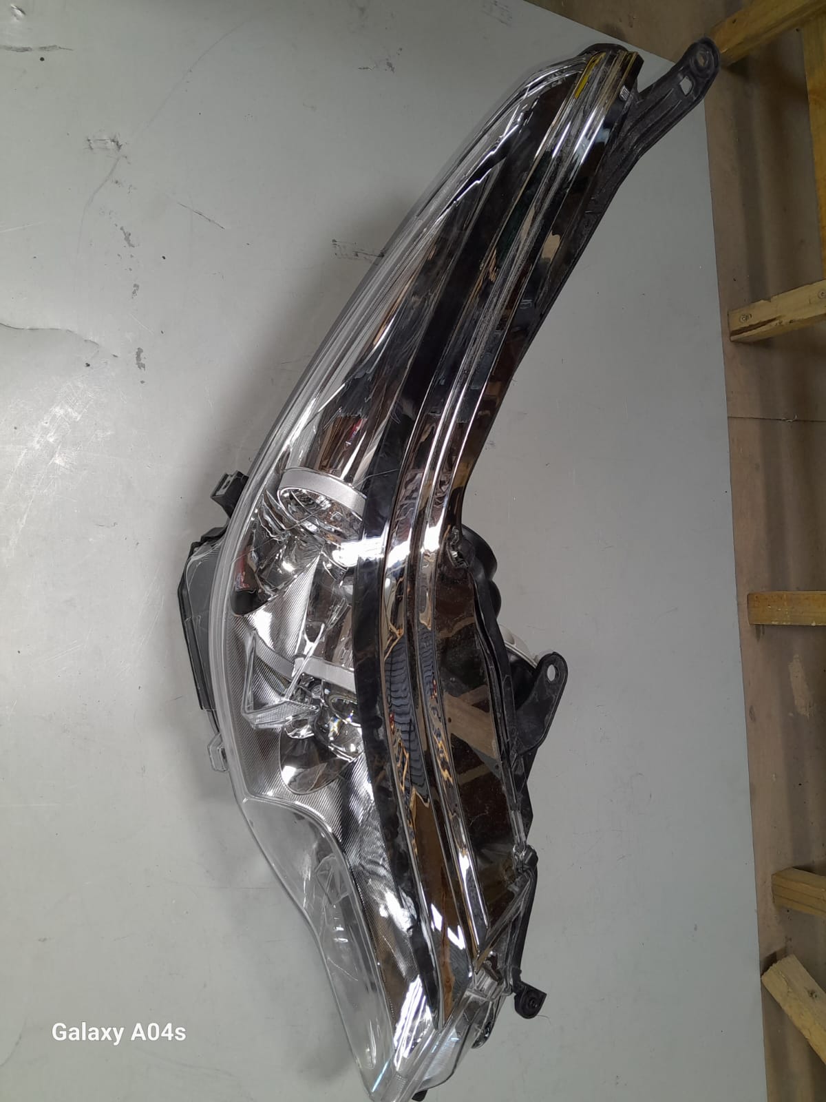 TOYOTA FORTUNER RIGHT FRONT HEAD LIGHT FOR SALE - Private Seller TOYOTA FORTUNER RIGHT FRONT HEAD LIGHT FOR SALE - Private Seller