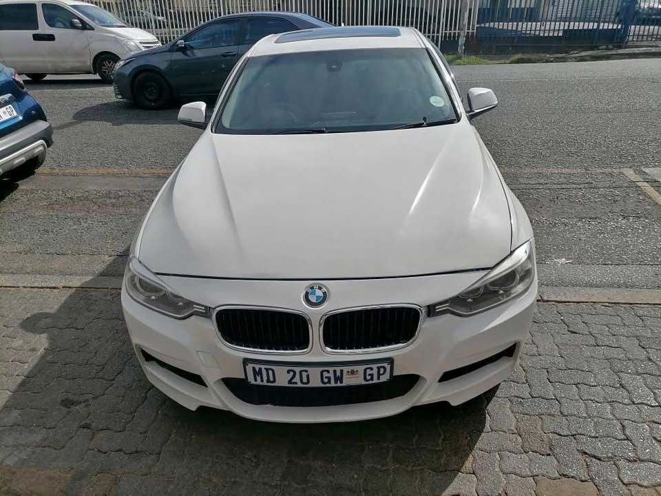 2015 BMW 320D F30 Automatic and leather seat Sunroof 2015 BMW 320D F30 Automatic and leather seat Sunroof