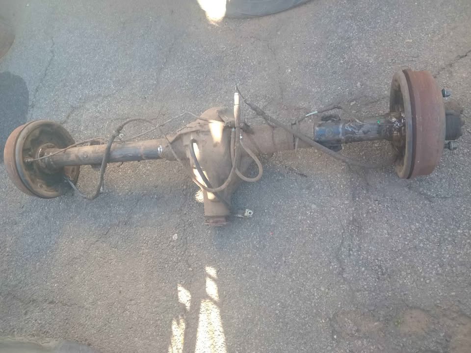 2017 Mahindra bolero maxitruck rear diff for sale my number WhatsApp or cell