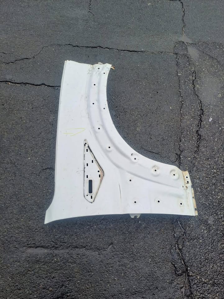 MAHINDRA SCORPIO RIGHT SIDE FENDER FRONT - Private Seller