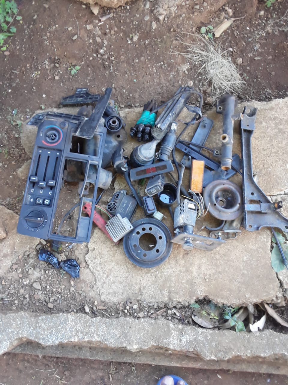 BMW E30 BOX SHAPE SPARES | Junk Mail