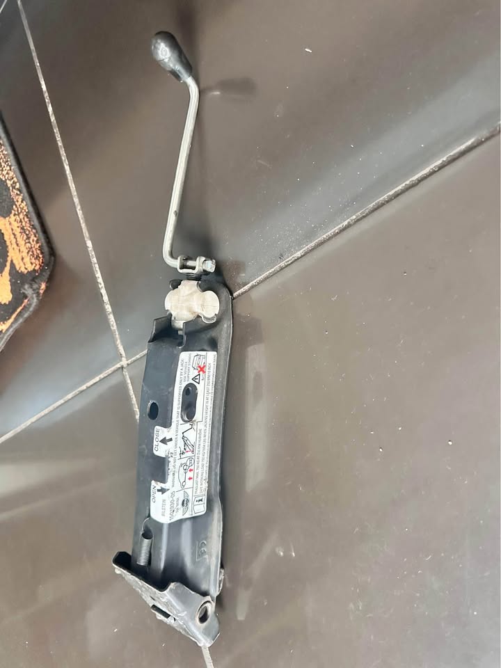Mini Cooper car  Jack - Private Seller