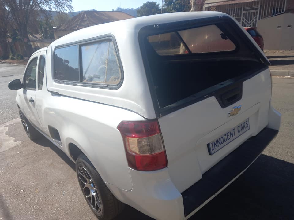 USED 2018 CHEVROLET UTILITY BAKKIE 1.4 ENGINE PETROL, MANUAL, WHITE COLOR