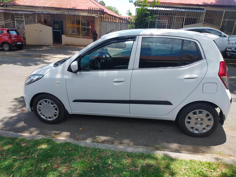 Hyundai i10 hatchback 1.2 white 2009 for sale