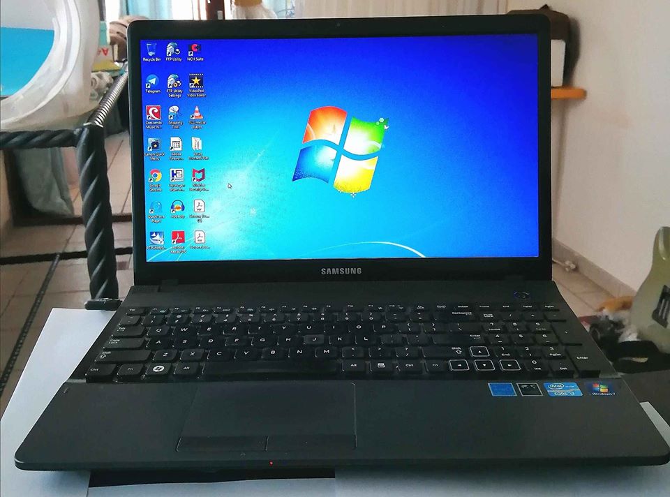 Laptop Samsin i3 with Windows 7