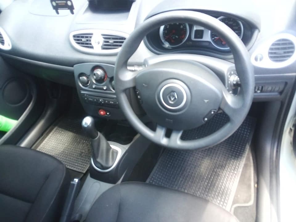 2012 RENAULT CLIO 1.4 DYNAMIC MANUAL PETROL WHITE SPARE KEY SERVICE BOOK  118.000KM.