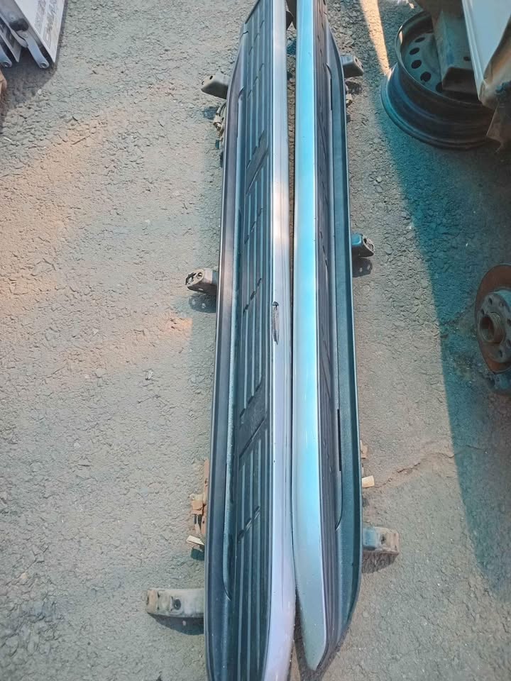 2012 up Toyota Prado J150 series side steps for sale @ circle 7 used parts - Private Seller