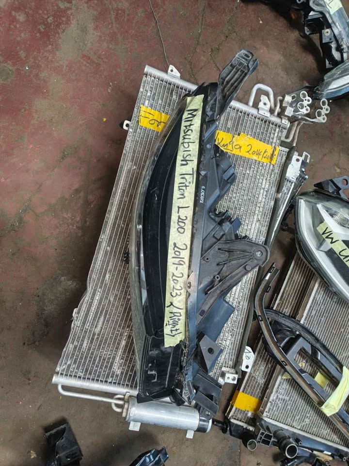 Mitsibushi Triton L200 headlight 2019 /23 right headlight