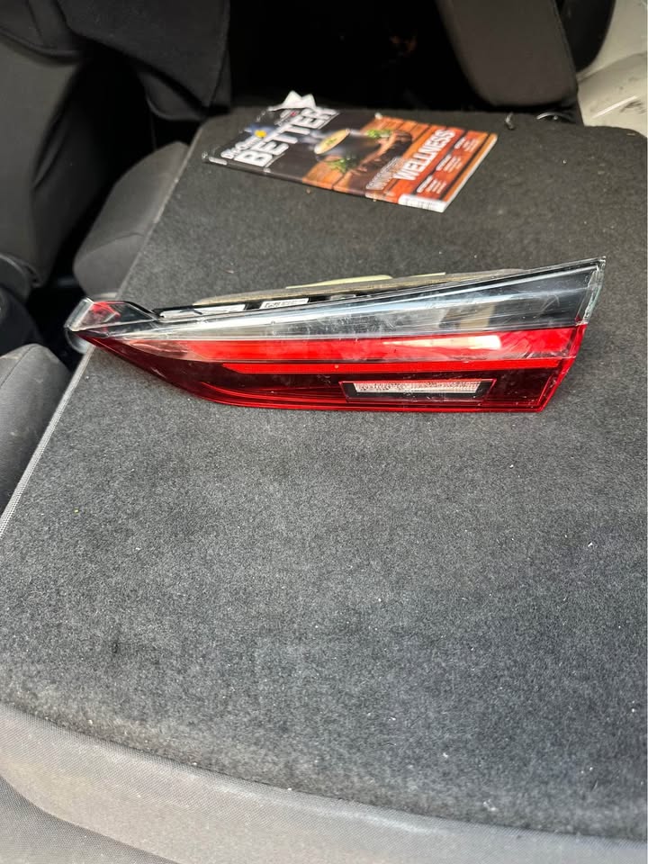 BMW G22 right side inner taillight - Private Seller BMW G22 right side inner taillight - Private Seller
