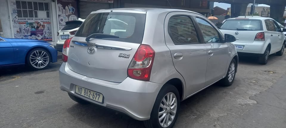 2018 TOYOTA ETIOS 1.5 SPRINTER PETROL, MANUAL, SILVER COLOUR, MILEAGE 72000KM