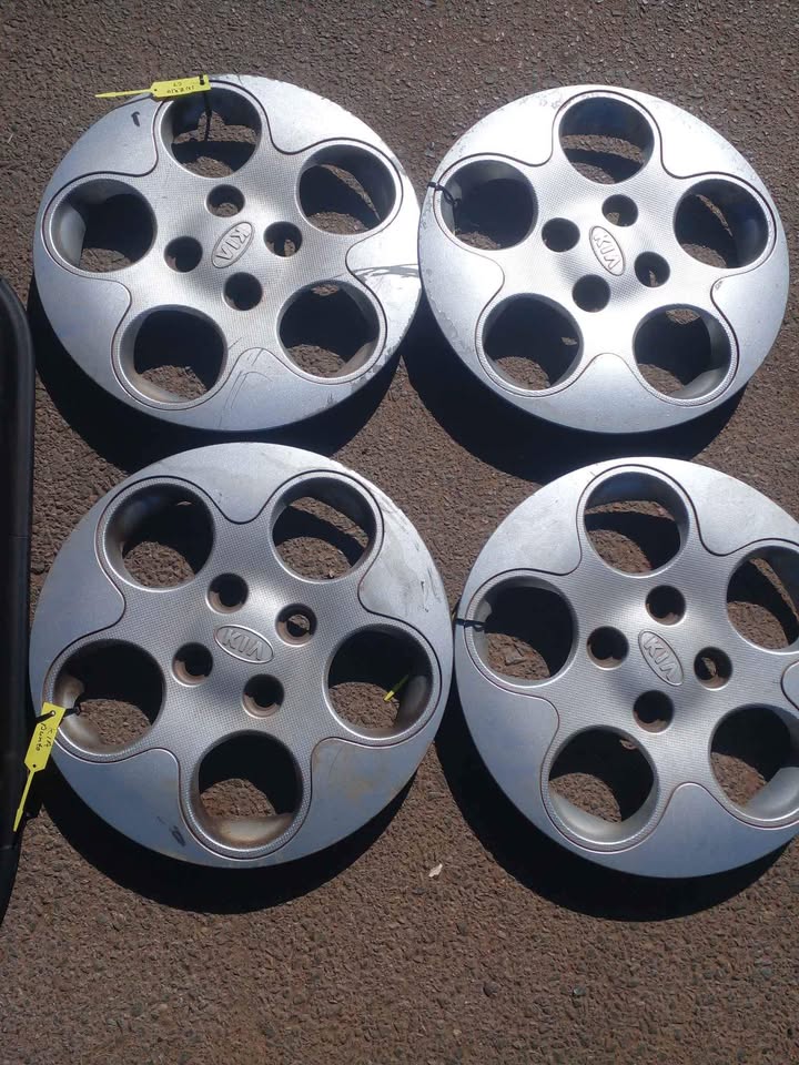 Kia Pikanto Wheel Caps - Private Seller Kia Pikanto Wheel Caps - Private Seller
