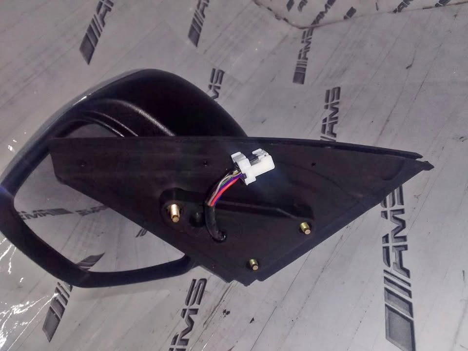 Mitsubishi Triton Left-Hand Door Mirror with Integrated Indicators - Private Seller Mitsubishi Triton Left-Hand Door Mirror with Integrated Indicators - Private Seller